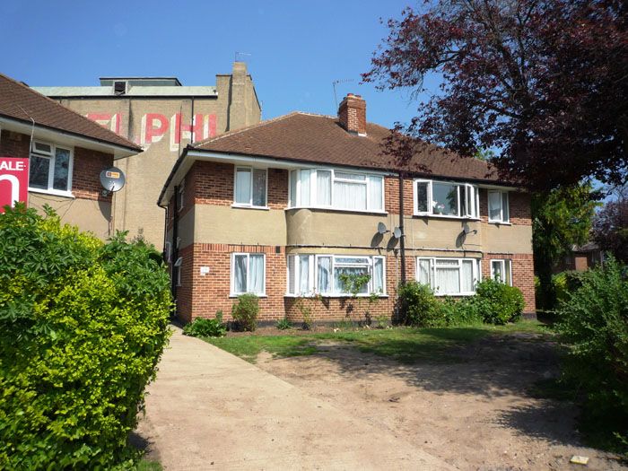 2 bed for sale in Adelphi Gardens, Slough SL1, £244,950 Zoopla