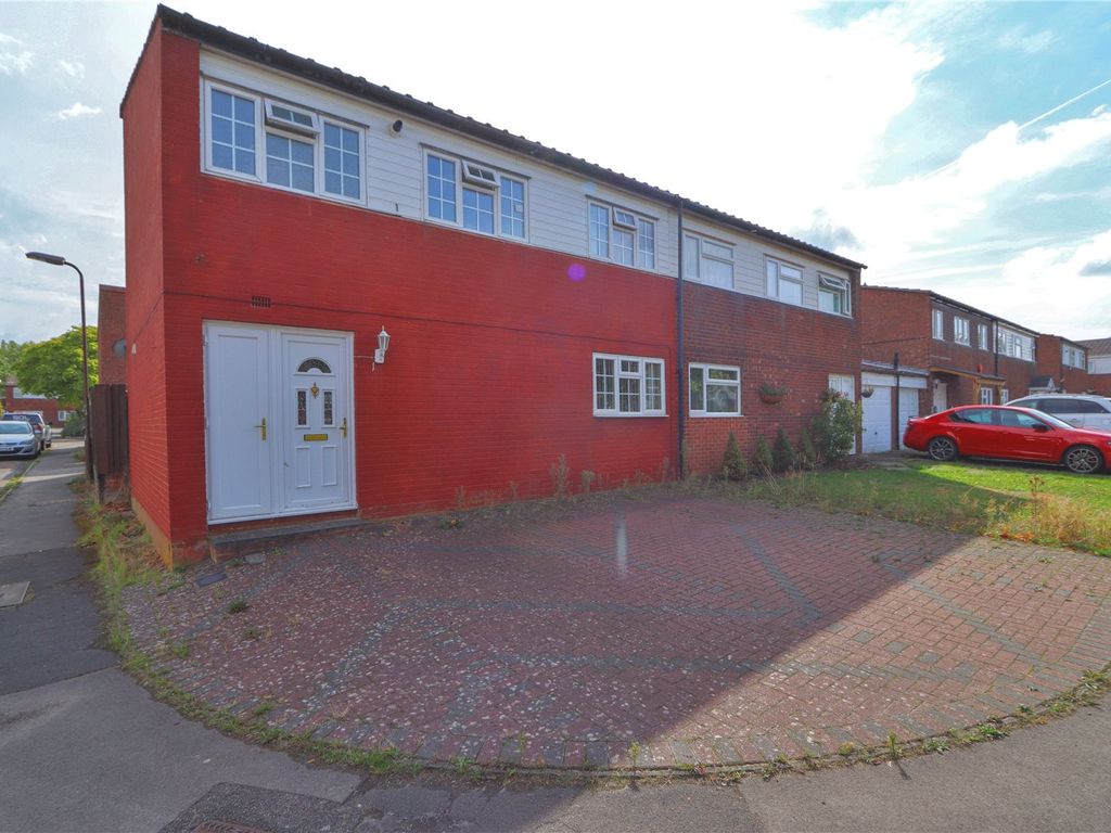 3 bed semidetached house to rent in Plowman Close, Greenleys, Milton