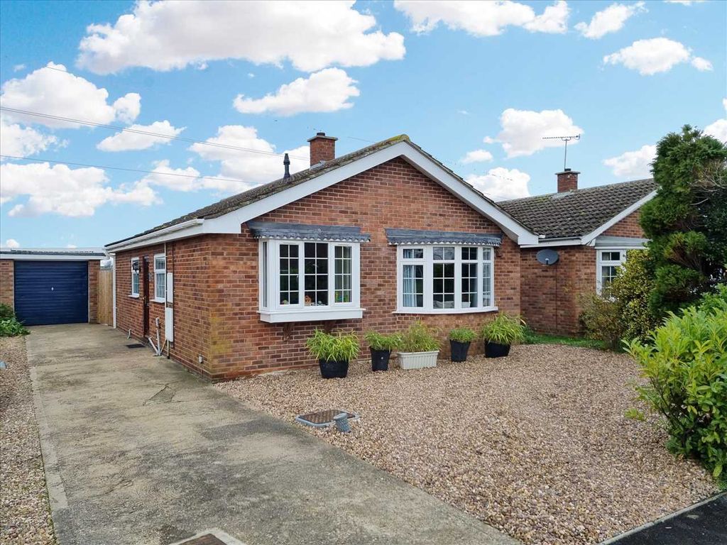 3 bed bungalow for sale in Moor Park, Ruskington, Sleaford NG34 Zoopla