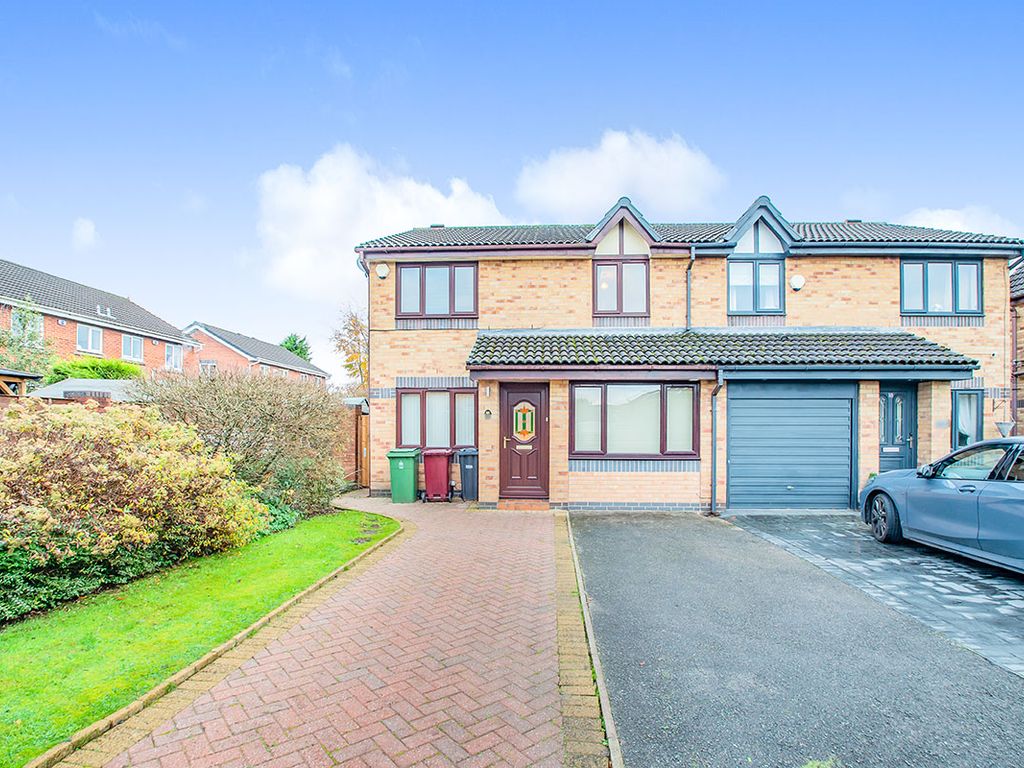 4 bed semidetached house to rent in Haseley Close, Radcliffe