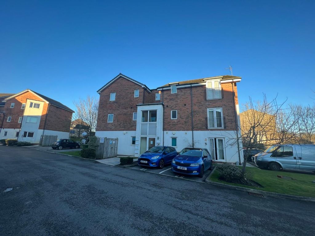 3 bed flat for sale in Newbridge Close, Radcliffe, Manchester M26 Zoopla