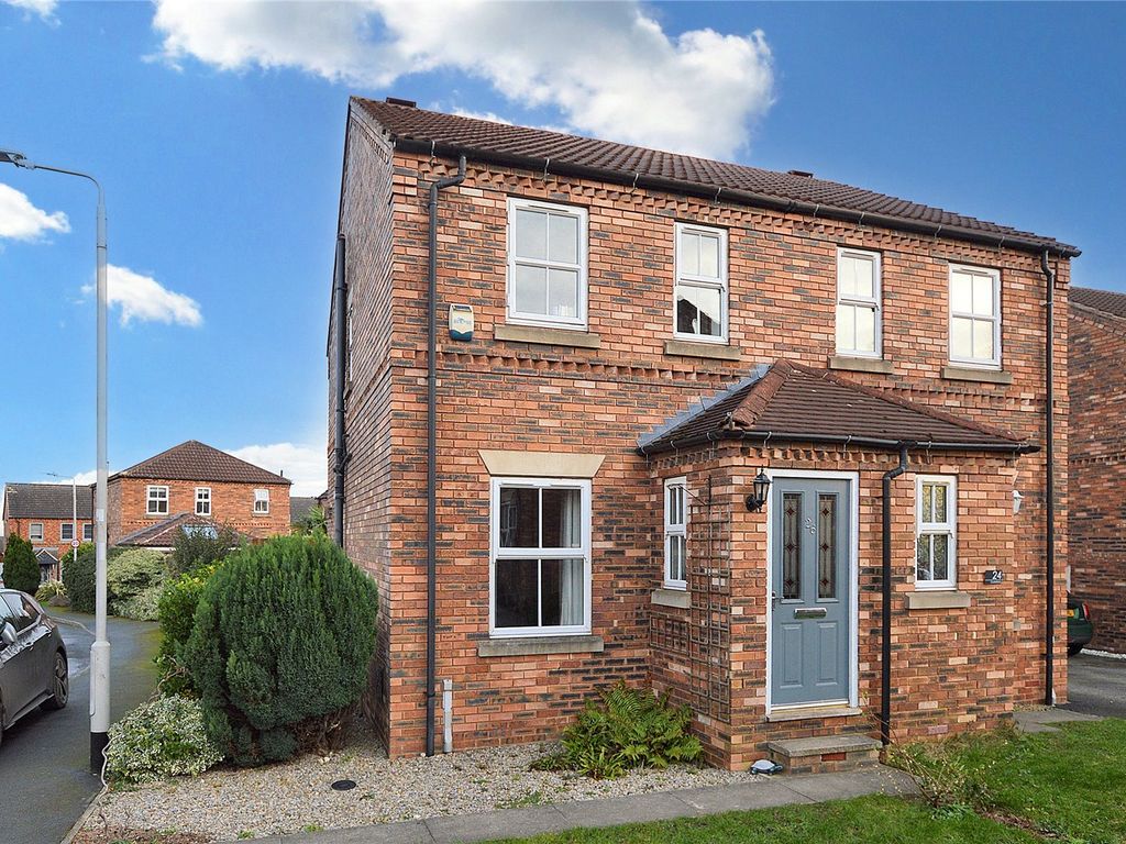 2 bed semidetached house for sale in Castlefields, Rothwell, Leeds