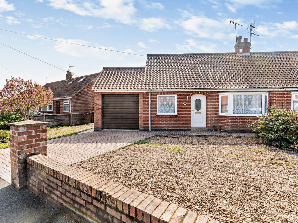 2 bed semidetached bungalow for sale in Broome Close, Huntington, York