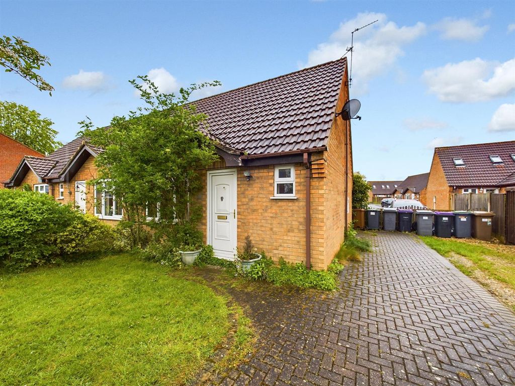 2 bed terraced bungalow for sale in Holmes Field, Bassingham, Lincoln