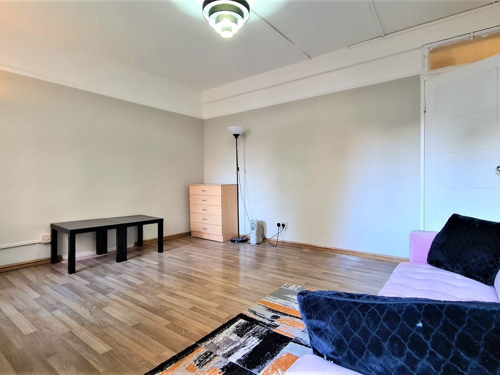 3 bed flat to rent in Lowe Avenue, London E16, £2,300 pcm Zoopla