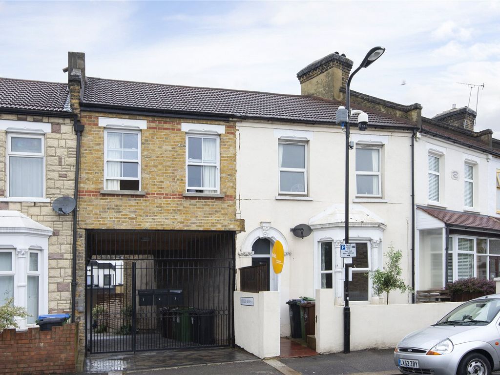 4 bed terraced house to rent in Napier Road, Leytonstone, London E11