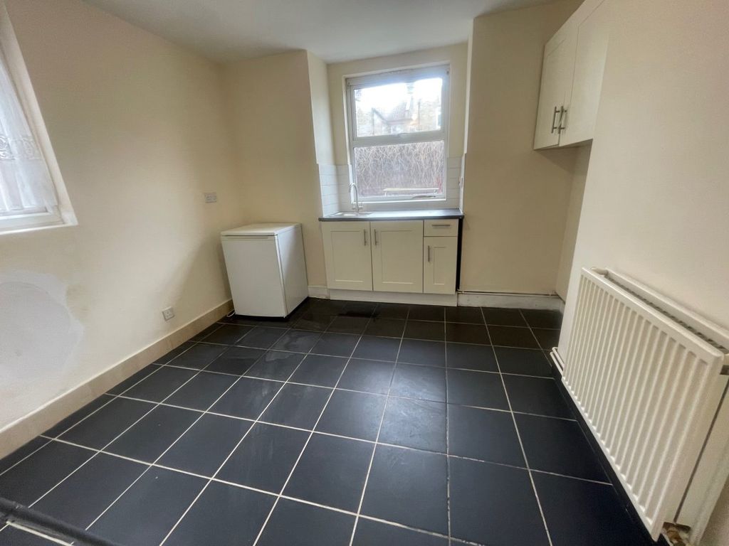 Studio to rent in Tynemouth Road, London N15, £950 pcm Zoopla
