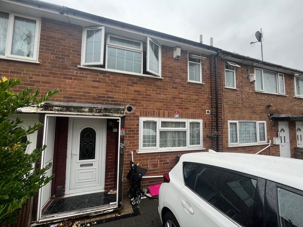 3 bed terraced house to rent in Grosvenor Road, Handsworth, Birmingham