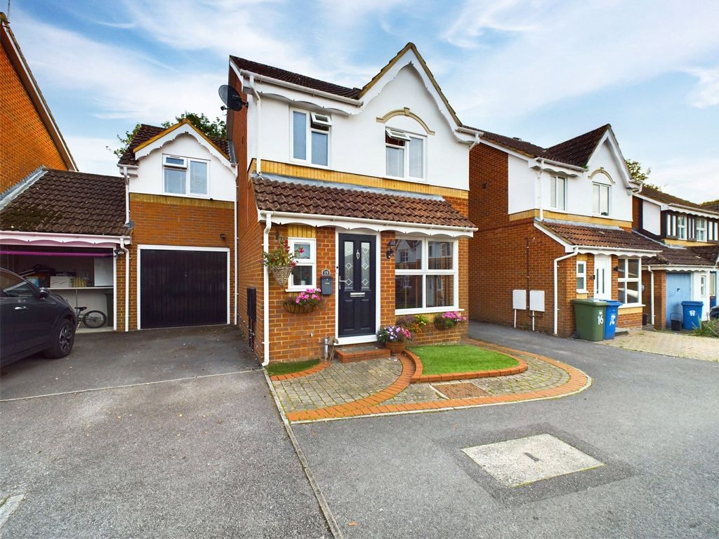 3 bed linkdetached house for sale in Skelton Fields, Warfield, Berkshire RG42, £525,000 Zoopla