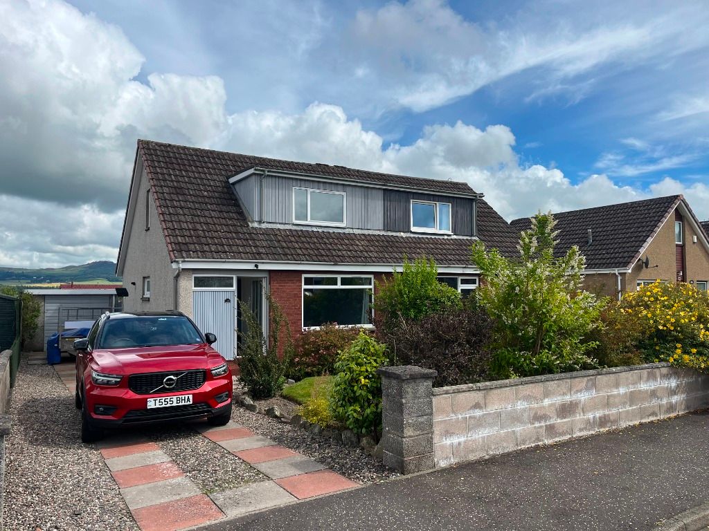 3 bed semidetached house to rent in Hillpark Drive, Birkhill, Dundee