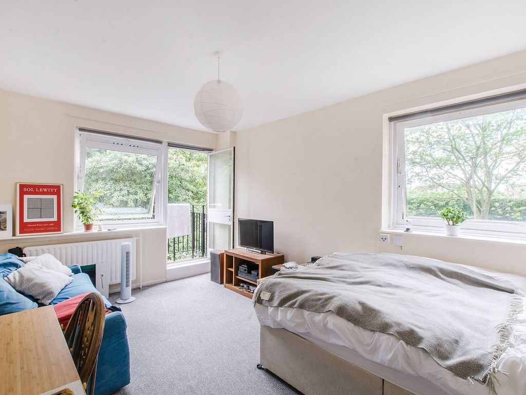 Studio to rent in Sheepcote Lane, Battersea, London SW11, £1,300 pcm