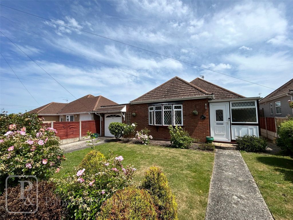 2 bed bungalow for sale in London Road, ClactonOnSea, Essex CO15 Zoopla