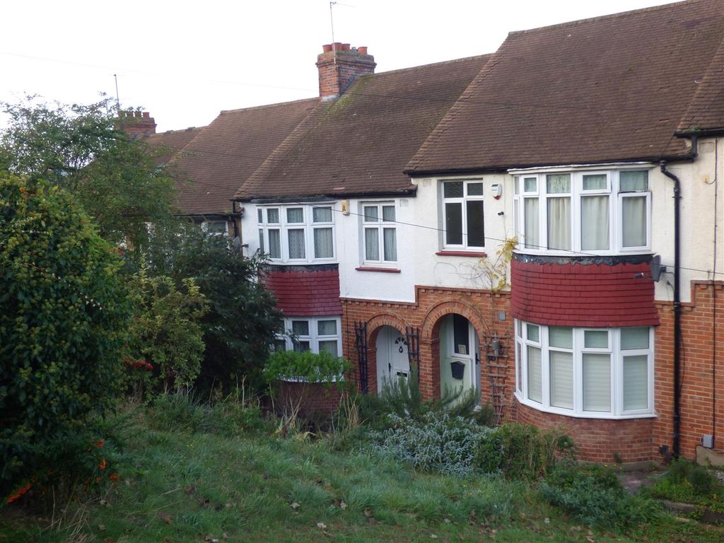 3 bed terraced house to rent in Howard Avenue, Rochester ME1, £1,300