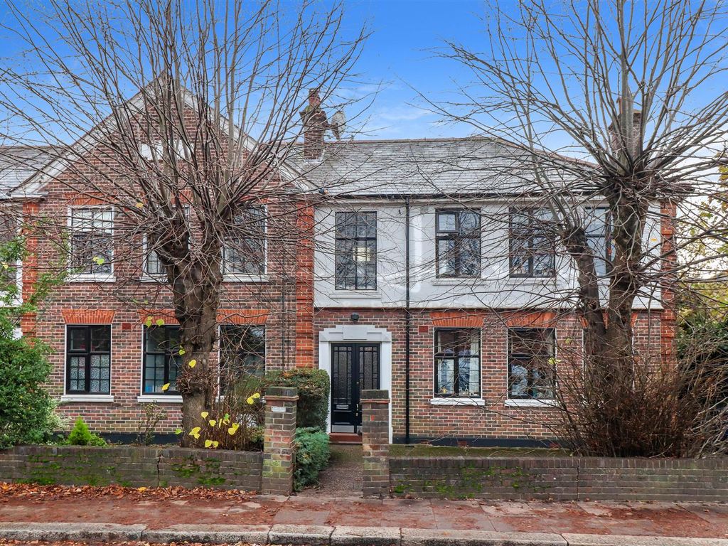 2 bed flat for sale in Stapylton Road, High EN5, £