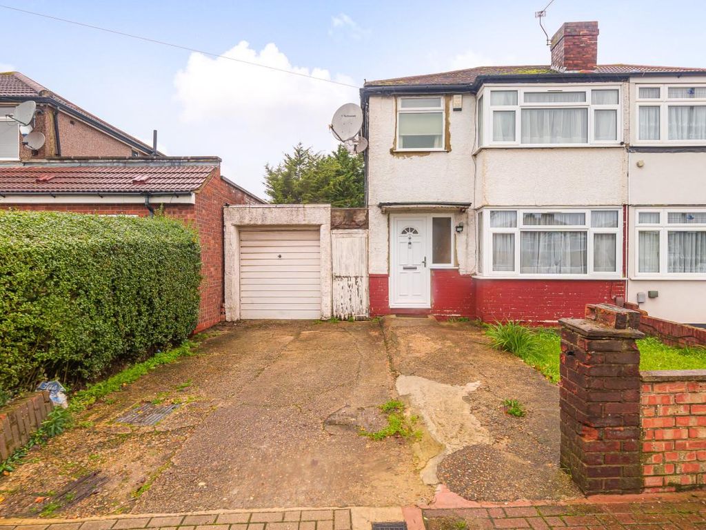 3 bed semidetached house for sale in Taunton Way, Stanmore HA7, £