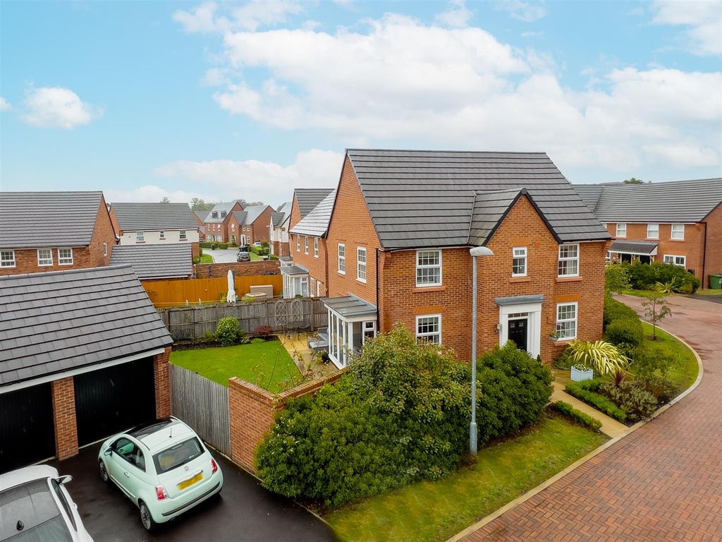 Snow Crest Place, Stapeley, Cheshire CW5