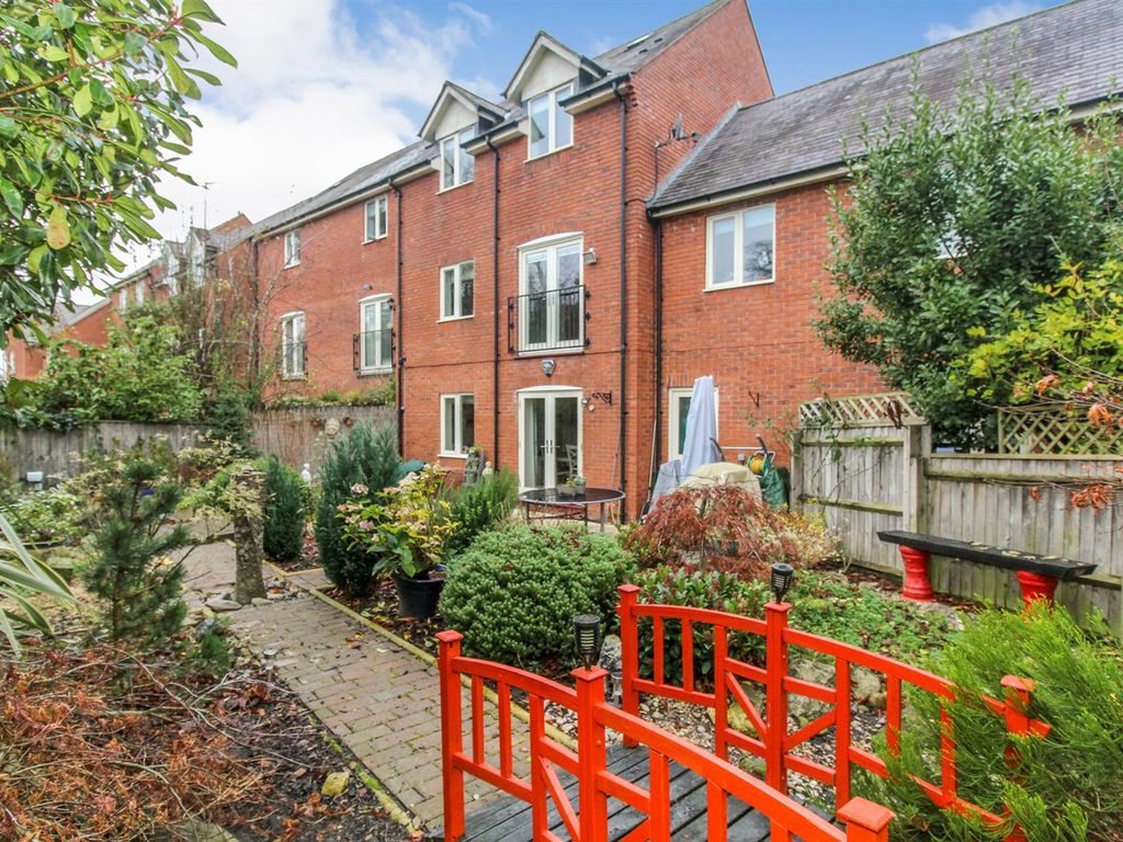 4 bed town house for sale in Lutton Close, Oswestry SY11 Zoopla