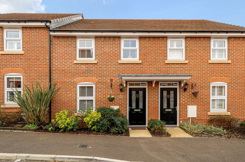 3 bed terraced house for sale in Waterman Road, Hook RG27 Zoopla