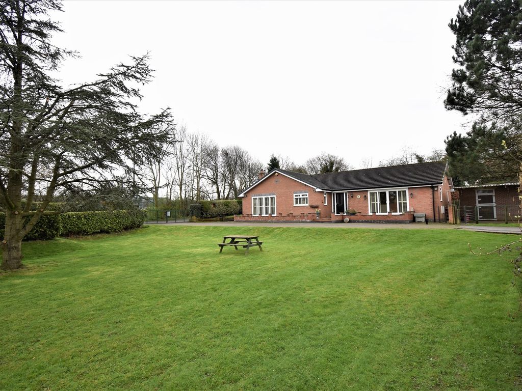 3 bed detached bungalow for sale in Turner Lane, Woodley, Stockport SK6