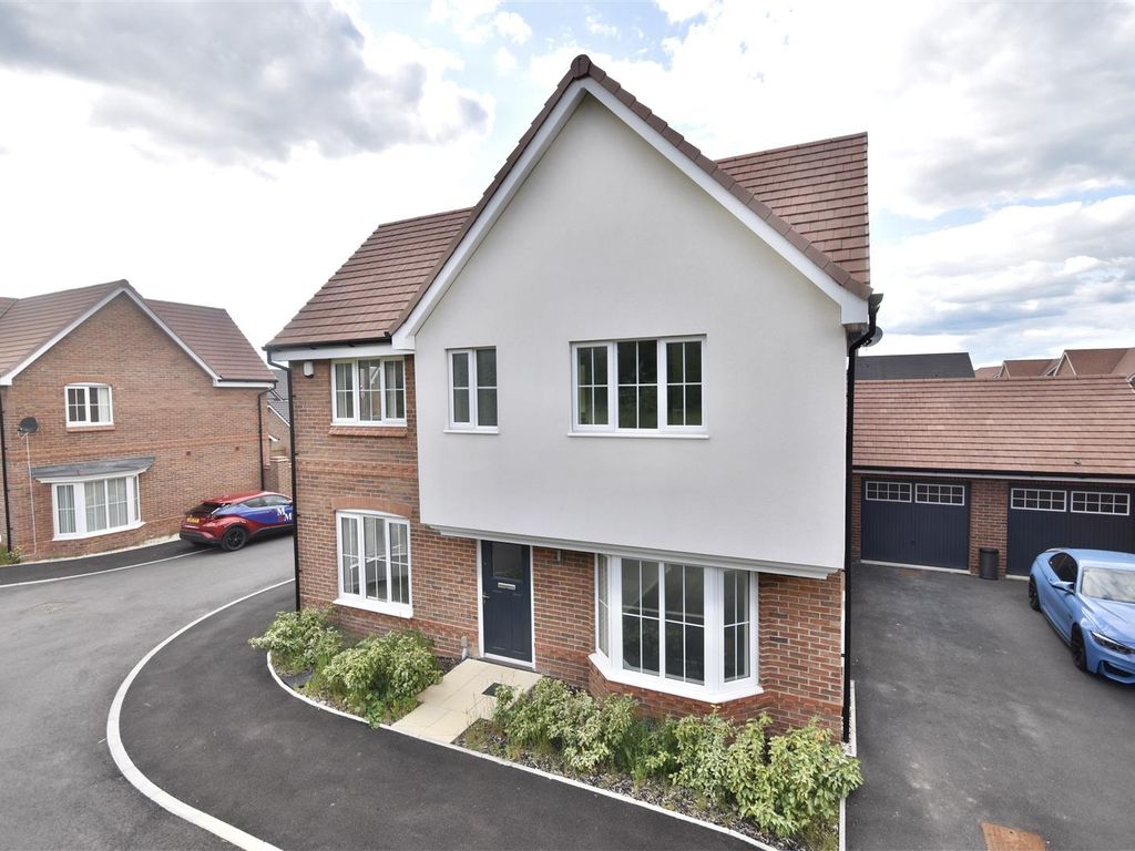 4 bed detached house for sale in Kingcup Meadow, Houghton Regis LU5, £