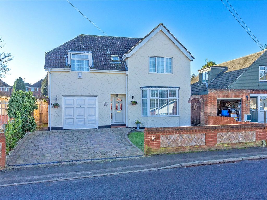 4 bed detached house for sale in Arthur Road, Gillingham, Kent ME8, £