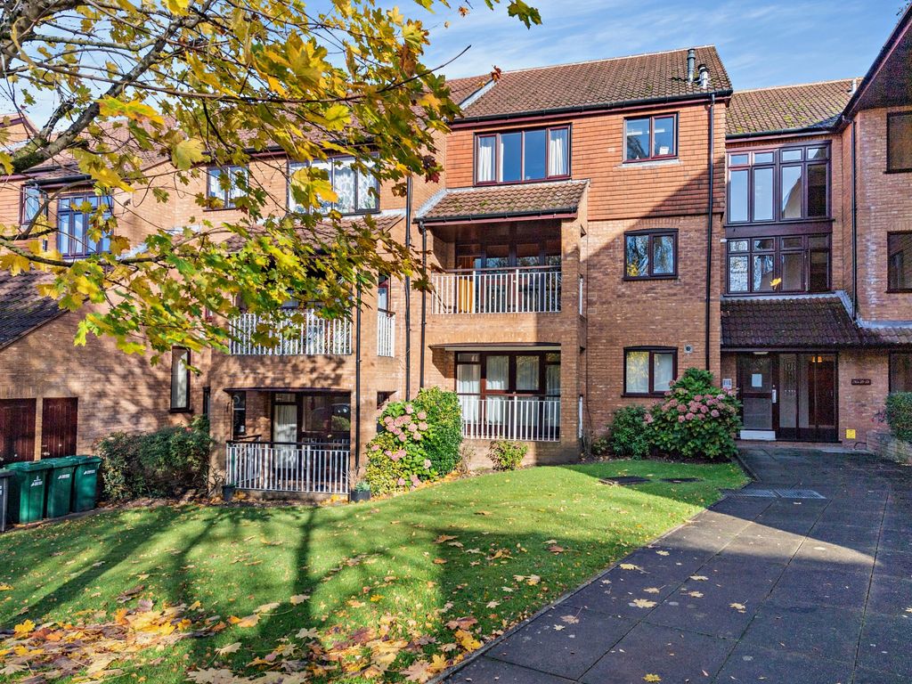 2 bed flat for sale in Woodhouse Eaves, Northwood HA6, £450,000 Zoopla