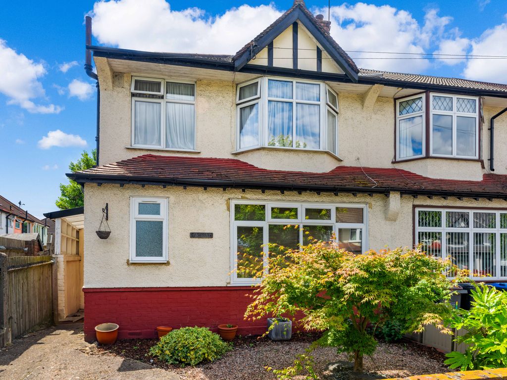 1 bed flat for sale in Limes Avenue, Waddon, Croydon, Surrey CR0, £