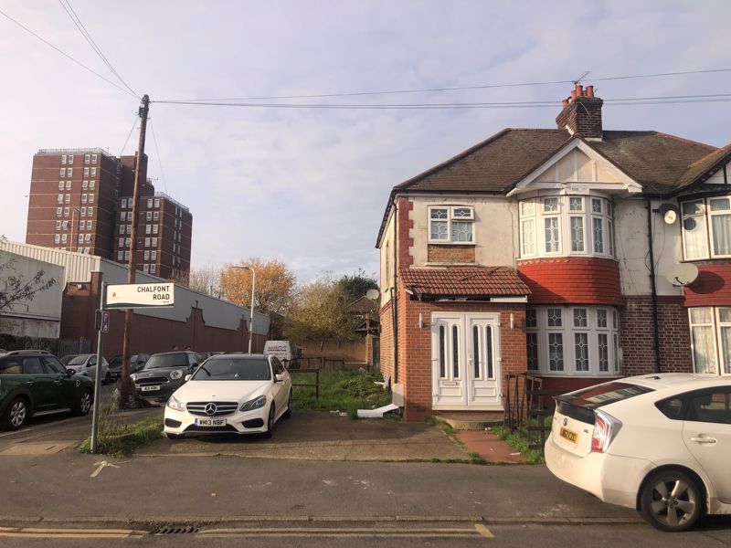 3 bed semidetached house for sale in Chalfont Road, Hayes UB3, £
