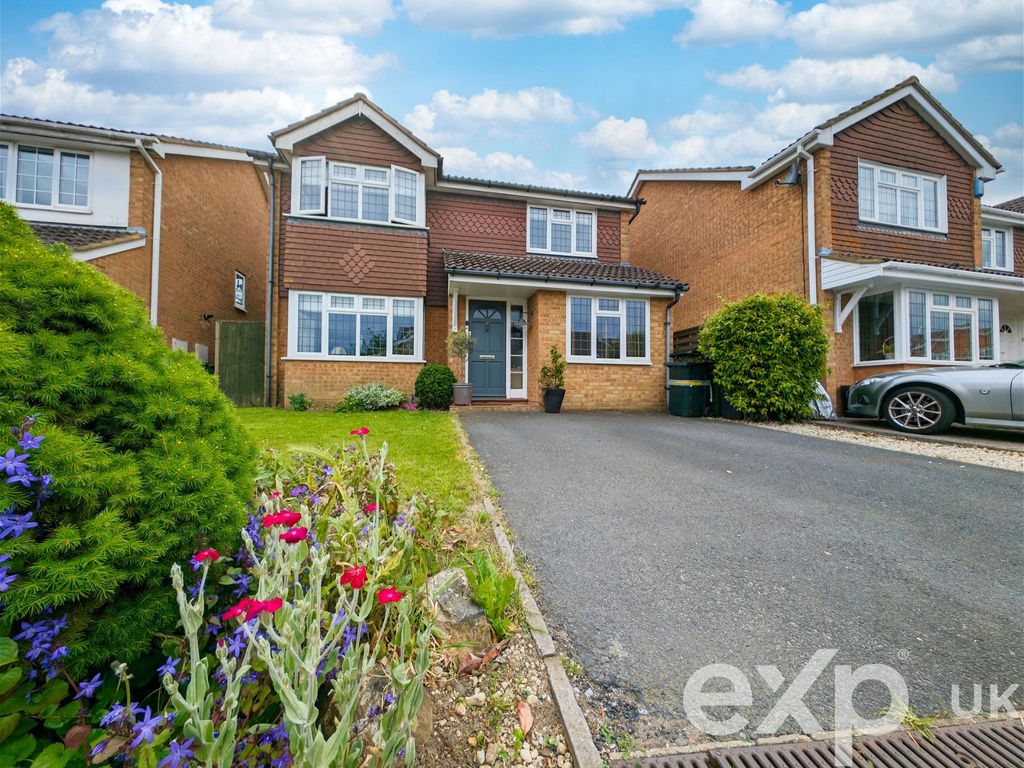 4 bed detached house for sale in Hazelwood Drive, Maidstone ME16, £550,000 Zoopla