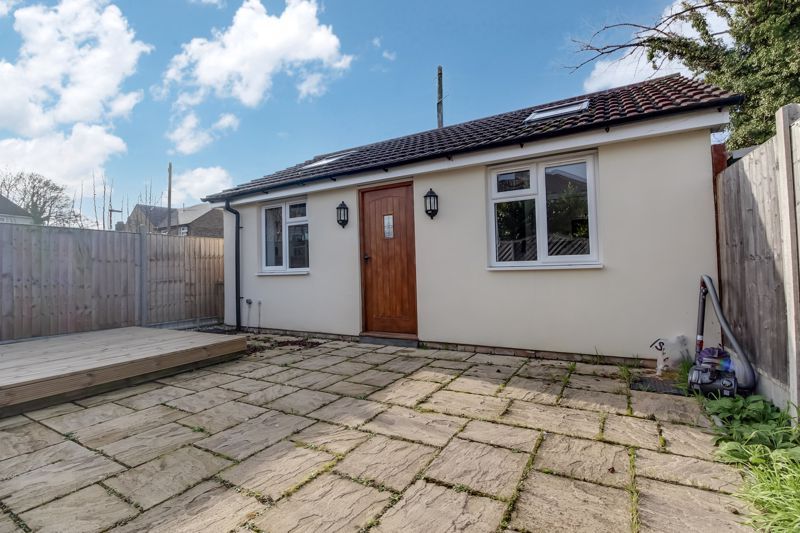 Studio to rent in Cambridge Gardens, St. Neots PE19 Zoopla