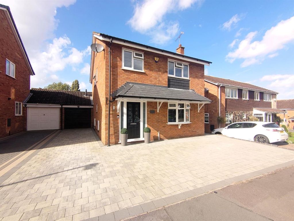 4 bed linkdetached house for sale in Chestnut Grove, Coleshill