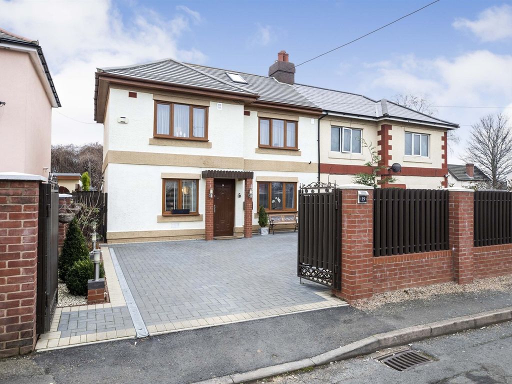 3 bed semidetached house for sale in Lewis Road, Dallington