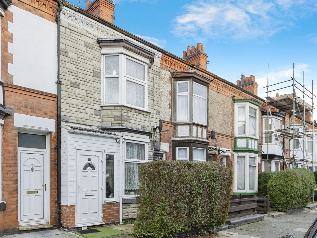 3 bed terraced house for sale in Haddenham Road, Leicester LE3, £
