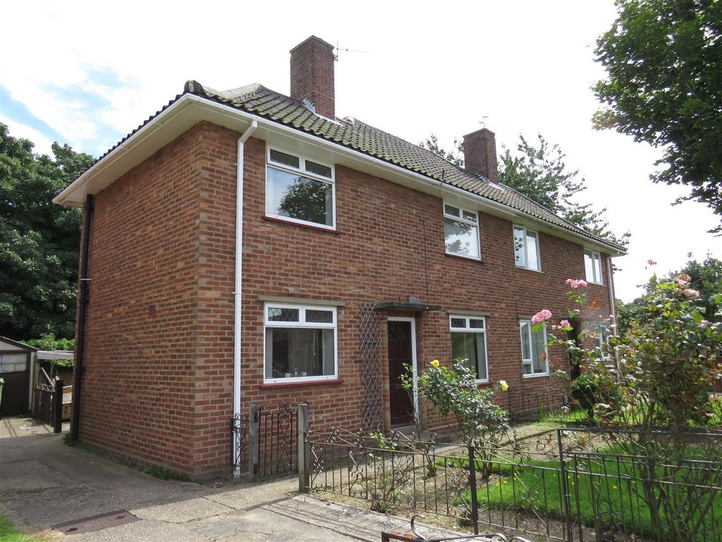 4 bed semidetached house to rent in Pettus Road, Norwich NR4, £1,495