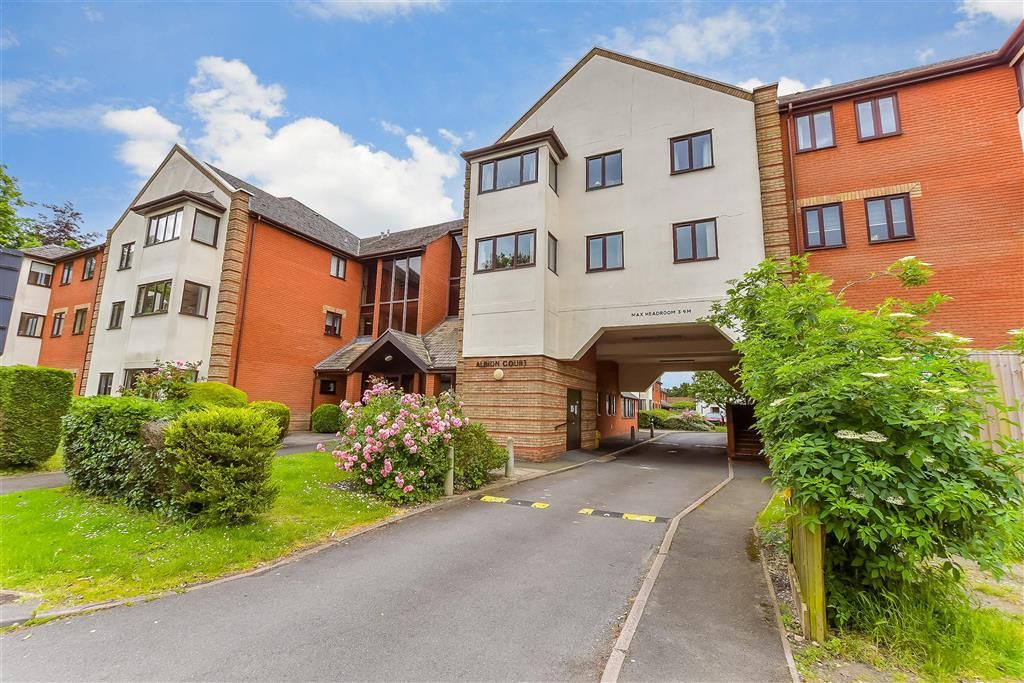 1 bed flat for sale in Sun Street, Billericay, Essex CM12, £235,000