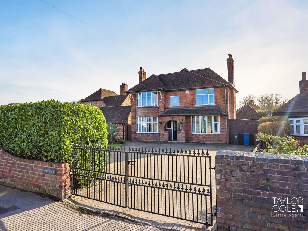 3 bed detached house for sale in Lichfield Street, Fazeley, Tamworth