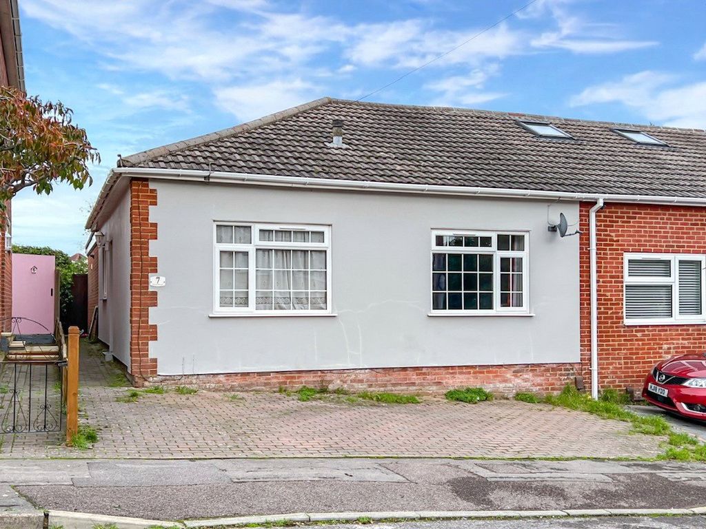 2 bed bungalow for sale in Furze Road, Southampton SO19 Zoopla