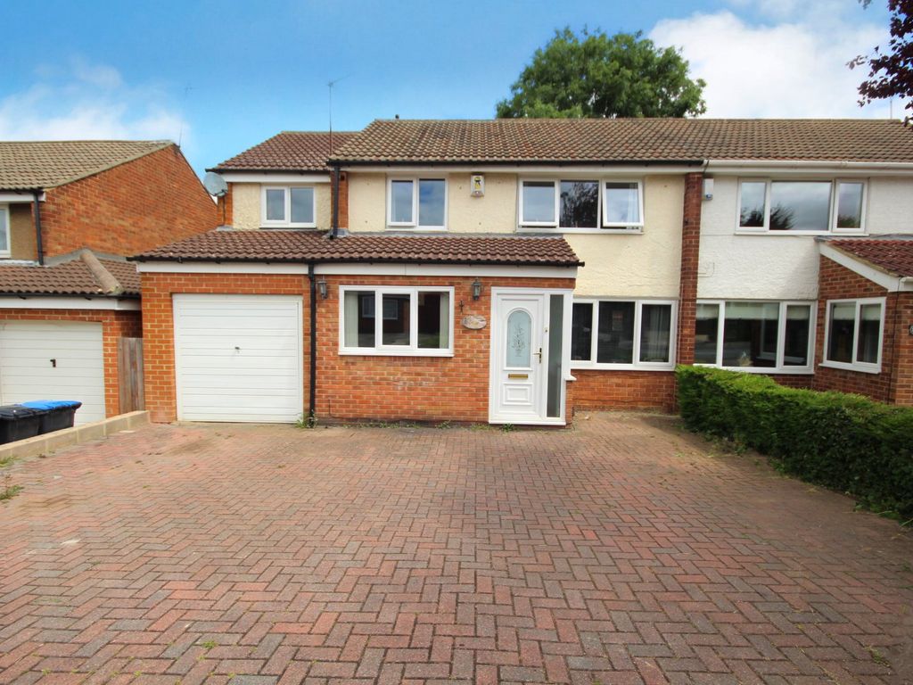 4 bed semidetached house for sale in The Avenue, Nunthorpe
