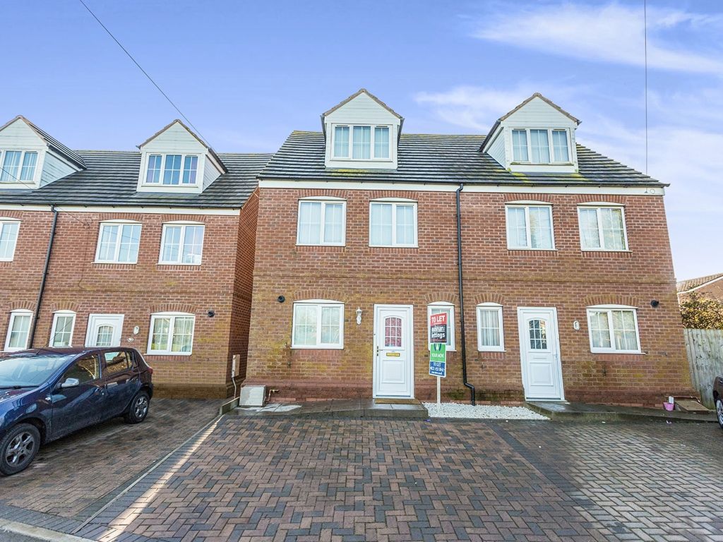 4 bed semidetached house to rent in Radnor Close, Rubery, Rednal