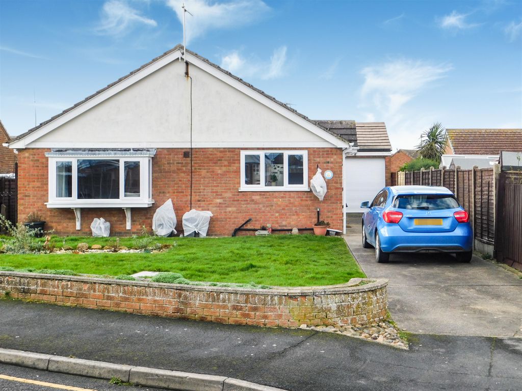 3 bed detached bungalow for sale in Oak Close, Ingoldmells, Skegness