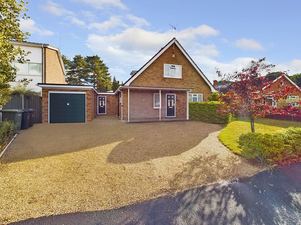 4 bed property for sale in Mackenzie Road, Thetford, Norfolk IP24, £