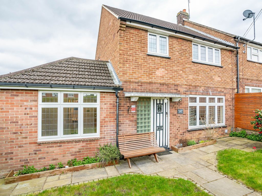 4 bed end terrace house for sale in Crabtree Lane, Harpenden