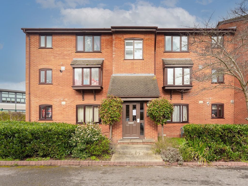 1 bed flat for sale in Bowman Mews, London SW18, £170,000 Zoopla
