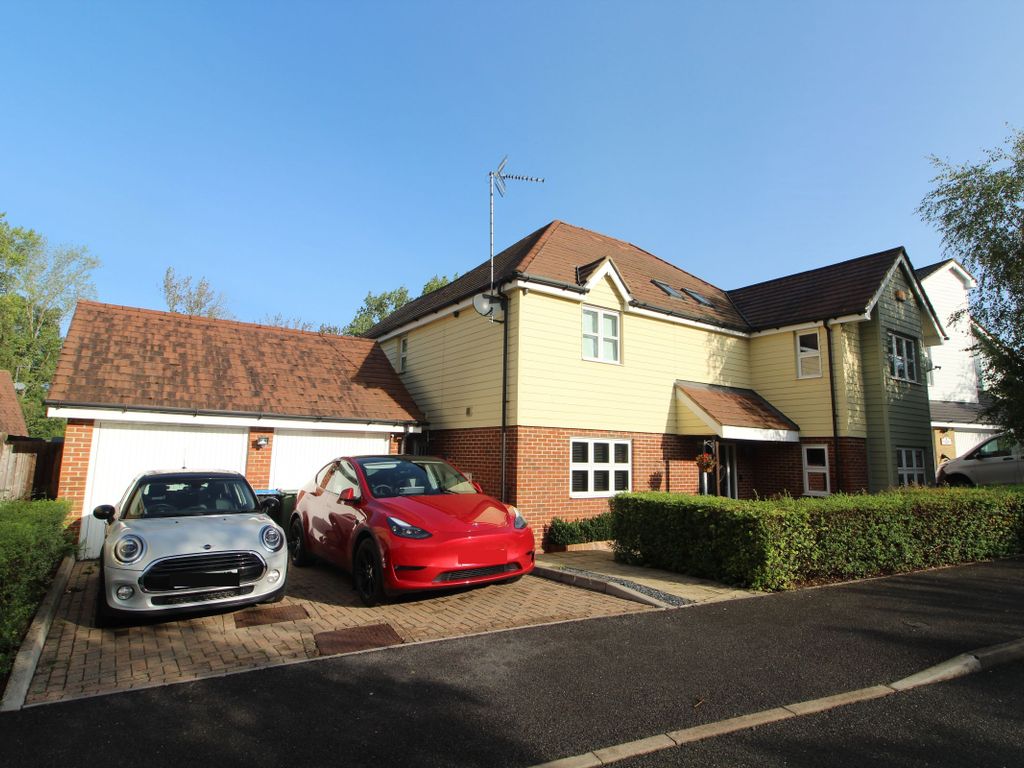 5 bed detached house for sale in High Thorn Piece, Redhouse Park