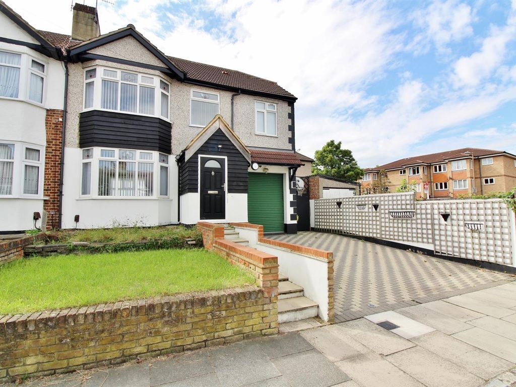 5 bed detached house to rent in Woodbrook Road, London Plumstead SE2