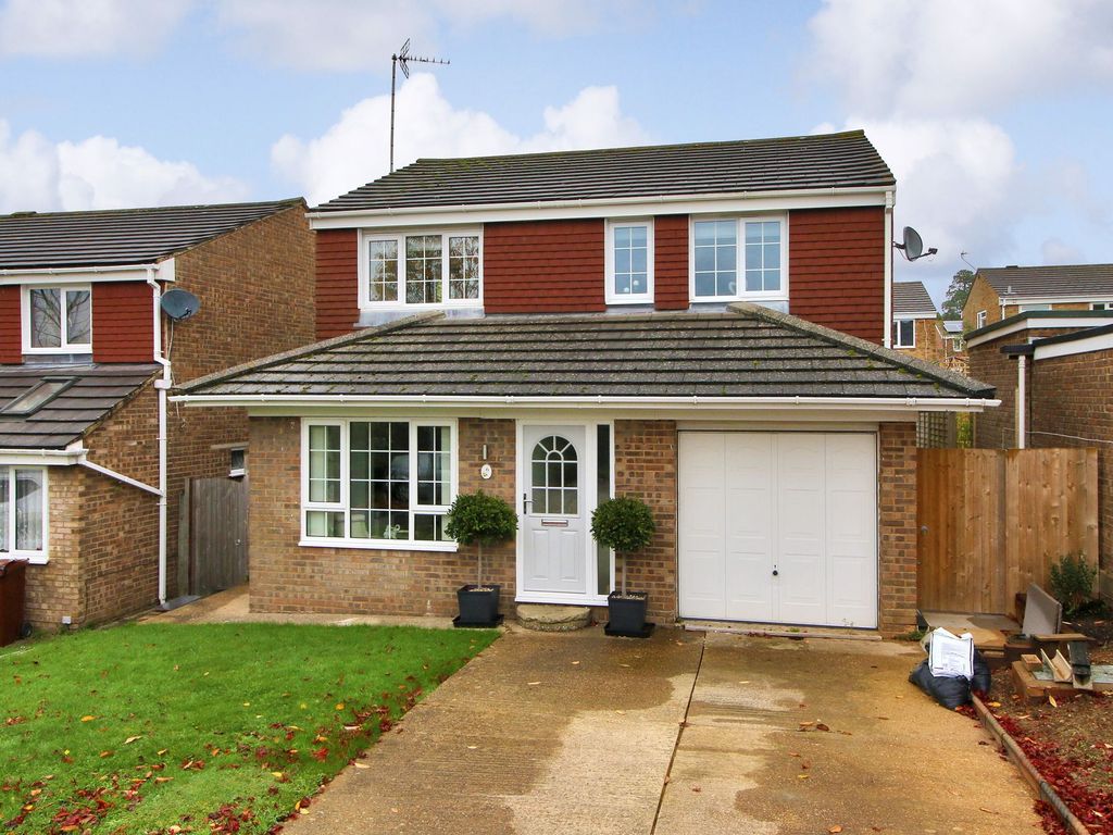 4 bed property for sale in Copwood Avenue, Uckfield TN22 Zoopla