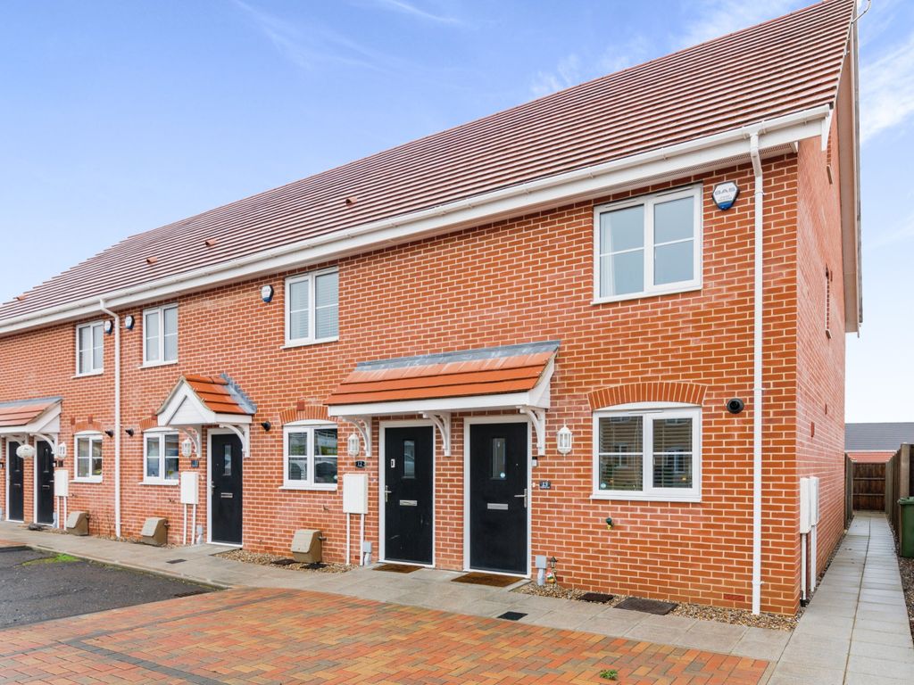 3 bed end terrace house for sale in Wallflower Close, Gorleston, Great
