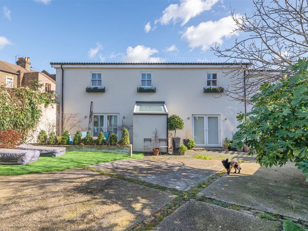 2 bed detached house for sale in Myrtle Road, London E17 Zoopla