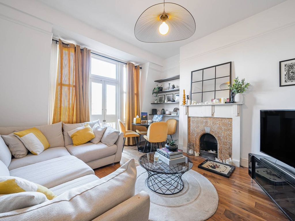 2 bed flat for sale in Prince Of Wales Drive, Battersea, London SW11, £