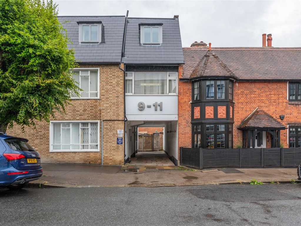 2 bed flat to rent in High Beech Road, Loughton IG10, £1,500 pcm Zoopla